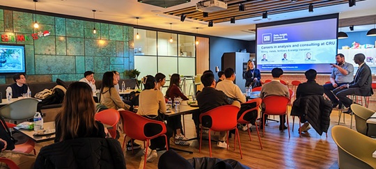 CRU Welcomes Students from Singapore Management University