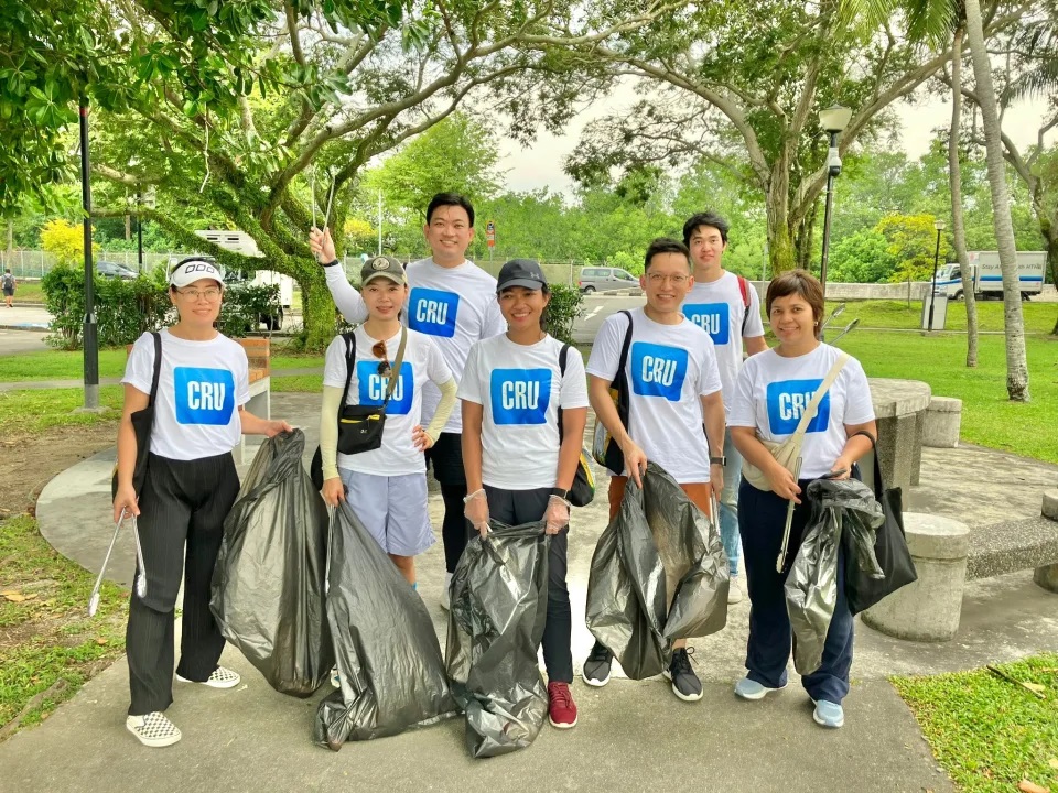CRU Singapore team supporting International Coastal Clean-Up Day